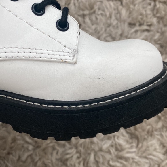 White Boots! - Picture 6 of 8